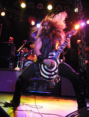 http://www.metalmadmen.com/Larry/images/22E_zakk_wylde3.jpg